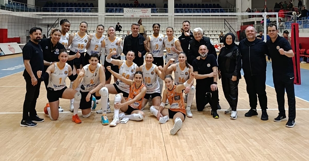 sakarya-voleybol-antalya-da-galip_107ad